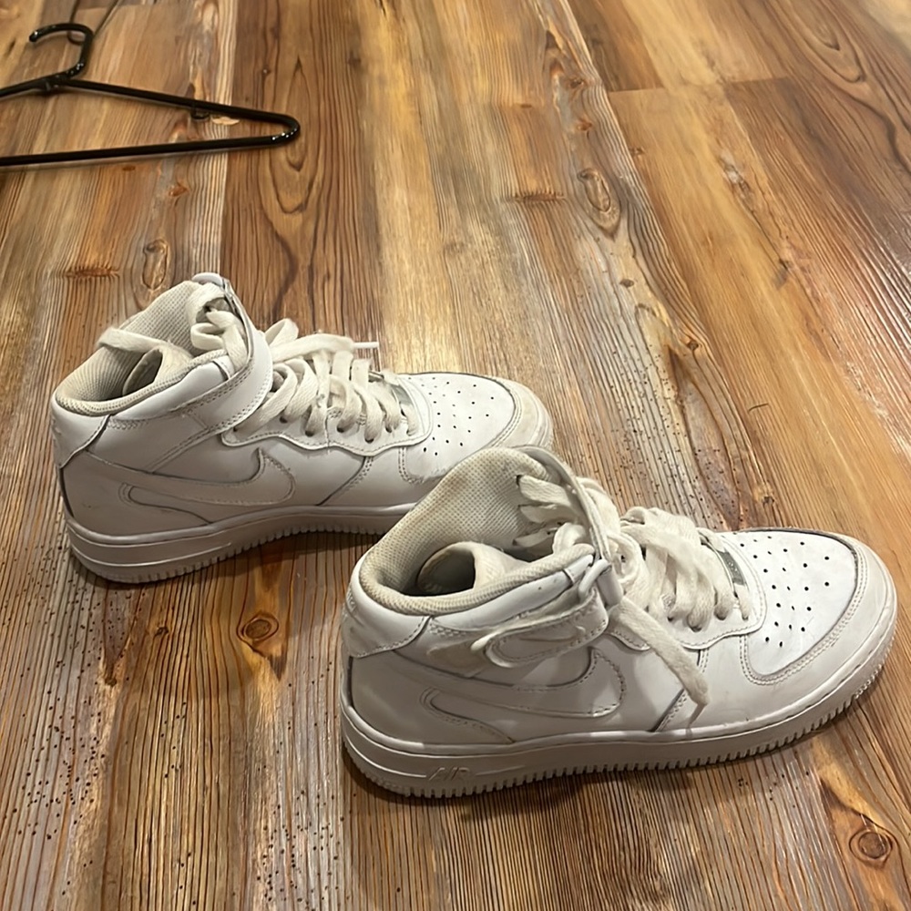 nikes - Picture 3 of 4